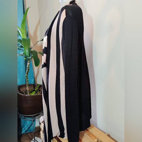 Retro-ology sweater, NEW with tags, XL - Picture 5 of 7